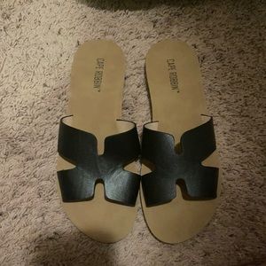 Cape robin women’s slides size 9 never worn